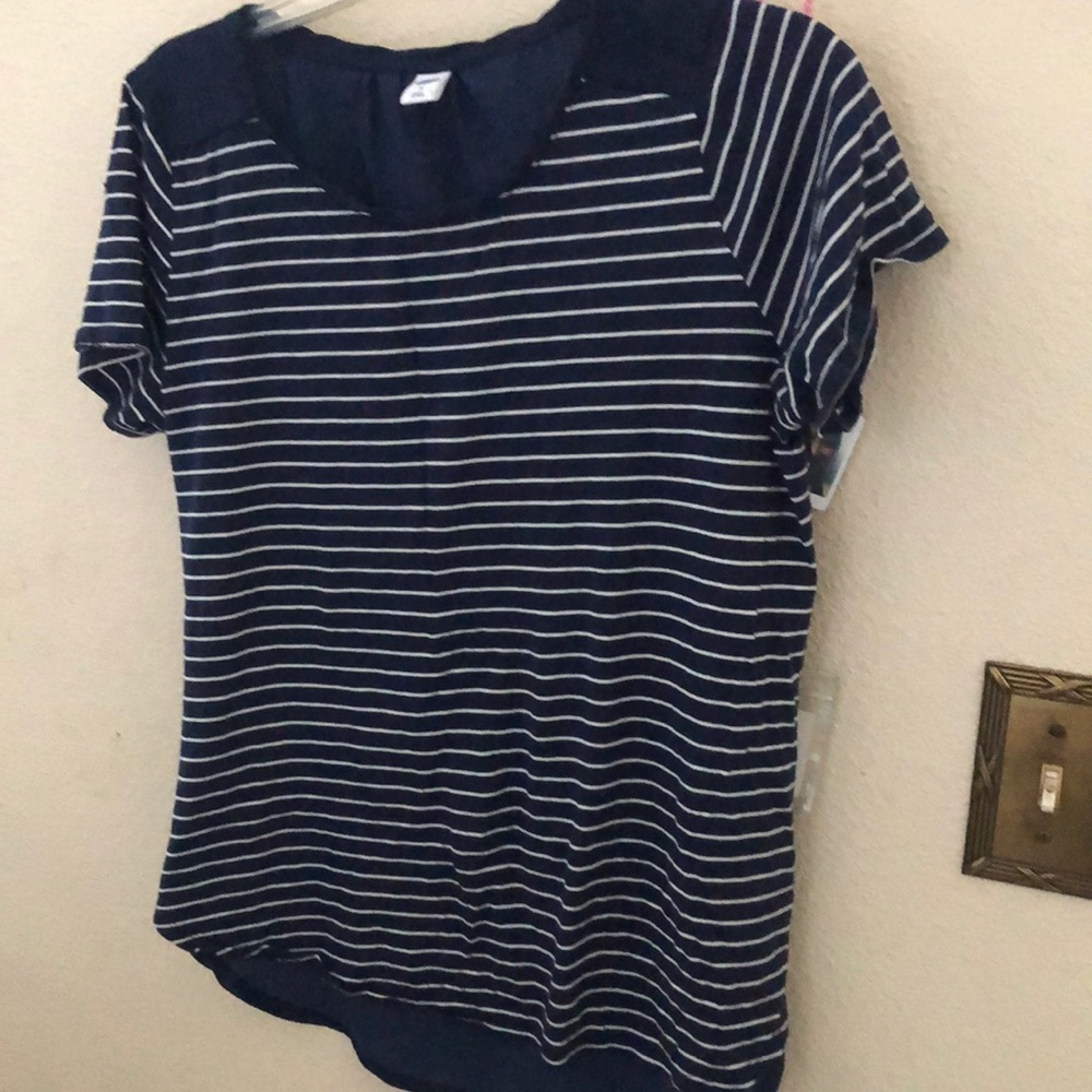 Beautiful old navy shirt size 10